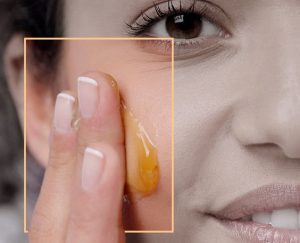 using honey on face